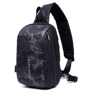 ARCTIC HUNTER τσάντα crossbody XB00081, θήκη tablet, USB, 6L, μαύρη-camo | Προσωπική Φροντίδα | elabstore.gr